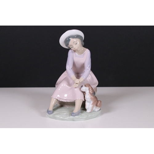 122 - Collection of Lladro and Nao dog related figurines to include 5401, Collectors Society 1989, 7612 5t... 