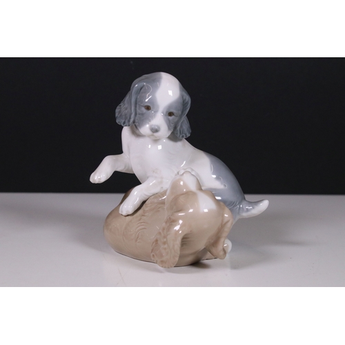 122 - Collection of Lladro and Nao dog related figurines to include 5401, Collectors Society 1989, 7612 5t... 