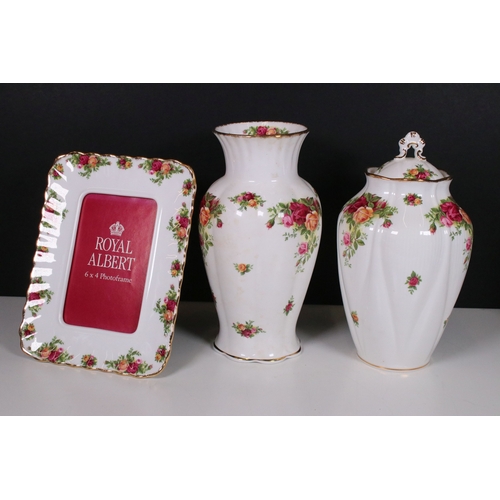 124 - Royal Albert 'Old Country Roses' items to include four vases in varying forms, trinket box, floral d... 