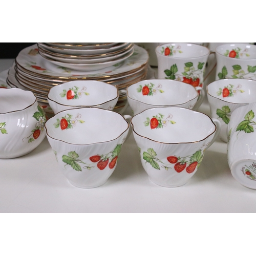 125 - Queen's 'Virginia Strawberry' pattern set to include six mugs, six cups and saucers, six small dishe... 