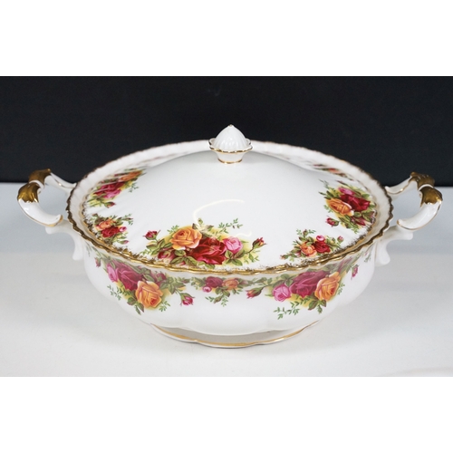 139 - Selection of Royal Albert 'Old Country Roses' to include a lidded tureen, five plates, 21cm diameter... 