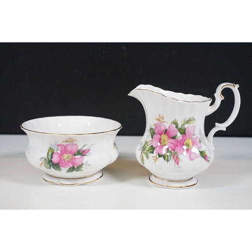 139 - Selection of Royal Albert 'Old Country Roses' to include a lidded tureen, five plates, 21cm diameter... 