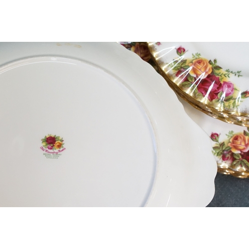 139 - Selection of Royal Albert 'Old Country Roses' to include a lidded tureen, five plates, 21cm diameter... 