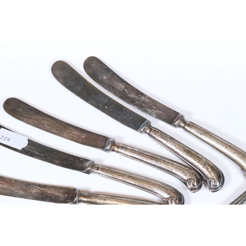 316 - A set of six fully hallmarked sterling silver handled butter knives together with an Elkington plate... 