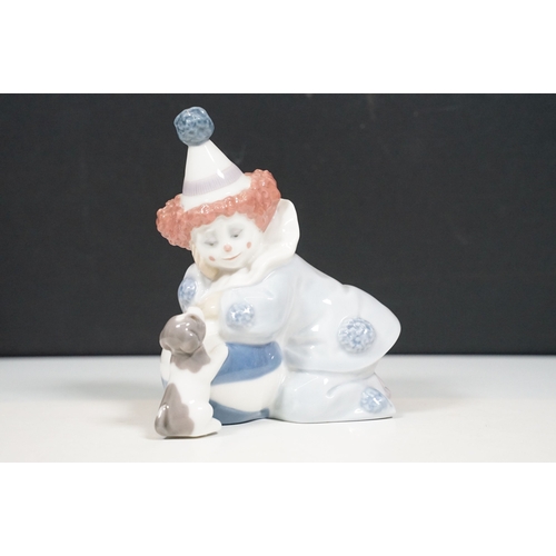 41A - Quantity of Lladro clowns in various poses to include 1500, signed to base, 5813, 7686, 5278 and Nao... 