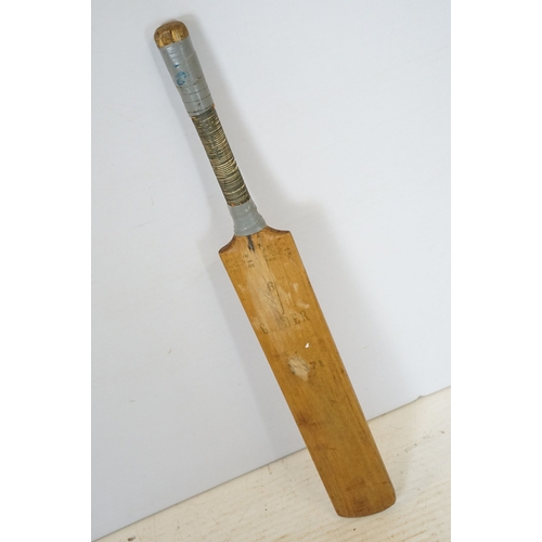 476 - Vintage Willow Glider cricket bat together with a willow Gunn & Moore Ltd, 'The Autograph' bat, Cont... 