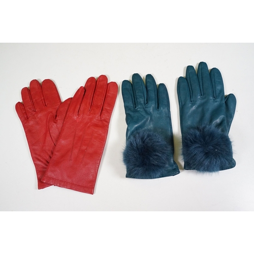 482 - Selection of gloves and accessories to include a Ralph Lauren leather belt with logo buckle, a fur '... 