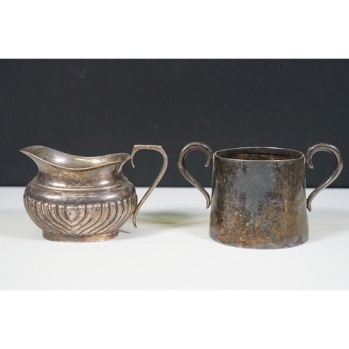 484 - Selection of tankards to include silver plate, pewter, ceramic and glass examples, Arthur Price, Vin... 