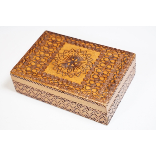 490 - Quantity of boxes to include wooden examples, La Lantera cigar box, brass detail inlay examples and ... 