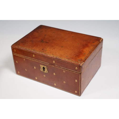 490 - Quantity of boxes to include wooden examples, La Lantera cigar box, brass detail inlay examples and ... 