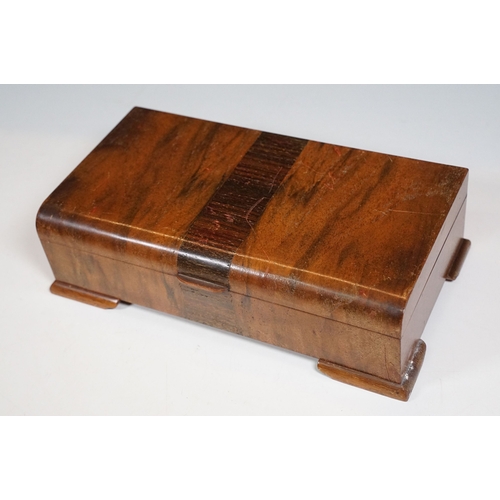 490 - Quantity of boxes to include wooden examples, La Lantera cigar box, brass detail inlay examples and ... 