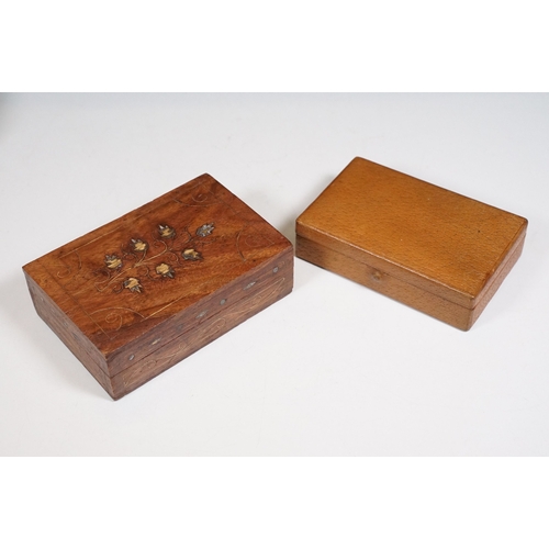 490 - Quantity of boxes to include wooden examples, La Lantera cigar box, brass detail inlay examples and ... 