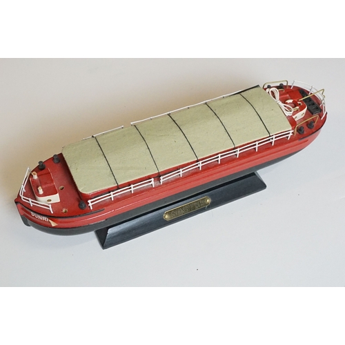 500 - 12 Metal locomotive models on wooden plinths to include The Rocket, Duchess of Hamilton etc plus 5 x... 