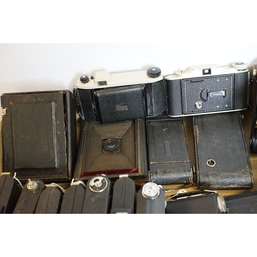 507 - Quantity of various folding box cameras to include Kodak, Aplanat etc (1box)