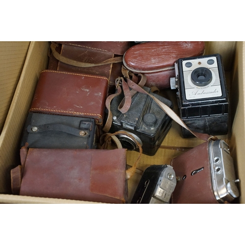 527 - Quantity of cameras to include Polaroid examples, Coronet, Kodak, various box cameras, etc (3 boxes)