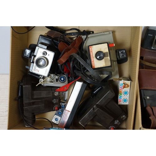 527 - Quantity of cameras to include Polaroid examples, Coronet, Kodak, various box cameras, etc (3 boxes)