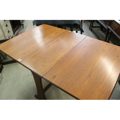 690 - Mid 20th century teak G Plan style dining table, H 73cm, W 136cm, D 91cm