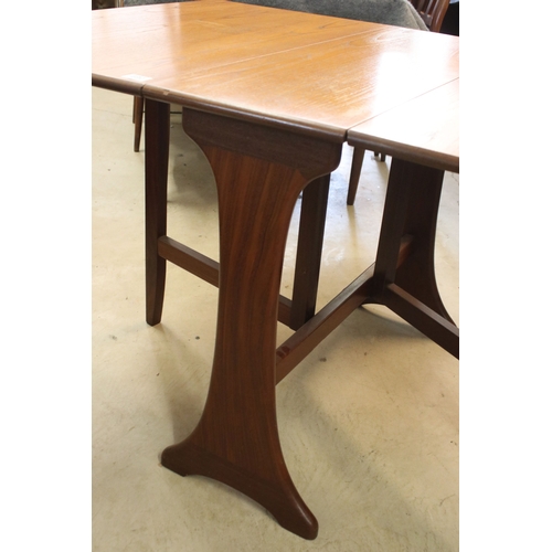 690 - Mid 20th century teak G Plan style dining table, H 73cm, W 136cm, D 91cm