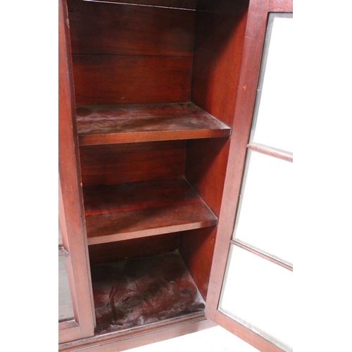 711 - Small mahogany display cabinet bookcase with two front opening glazed doors, H 77c.5m, W 56cm, D 23c... 