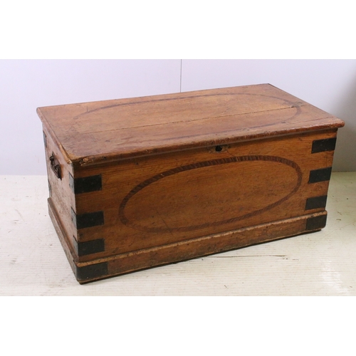 723 - 20th century pine blanket box with metal handles and side brackets, W 88cm, D 45cm, H 40cm