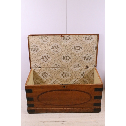 723 - 20th century pine blanket box with metal handles and side brackets, W 88cm, D 45cm, H 40cm