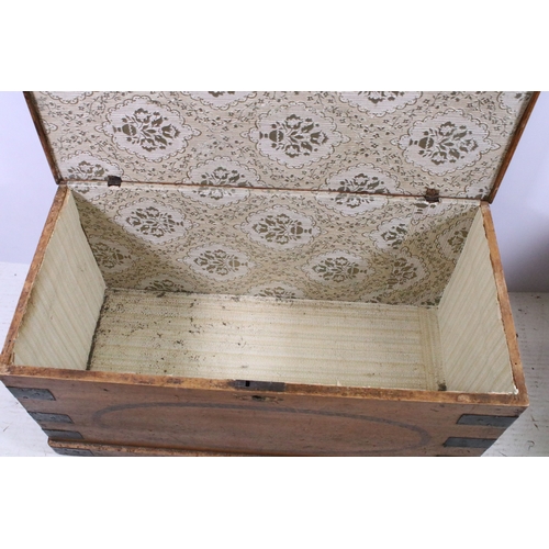 723 - 20th century pine blanket box with metal handles and side brackets, W 88cm, D 45cm, H 40cm