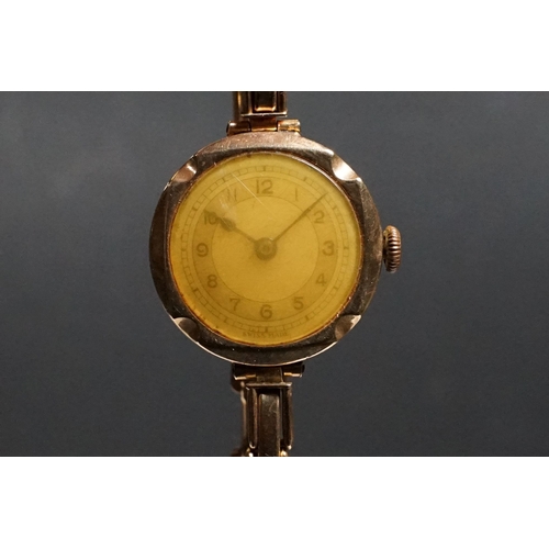 300A - A ladies hallmarked 9ct gold cased ladies wristwatch.