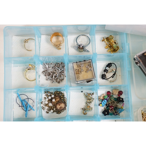 355 - A collection of mainly contemporary mixed costume jewellery to include necklaces. bracelets, rings a... 