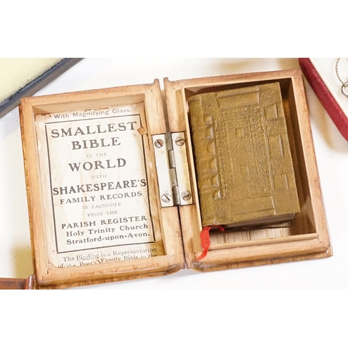 367 - A small collection of vintage costume jewellery together with two miniature books of common prayer a... 