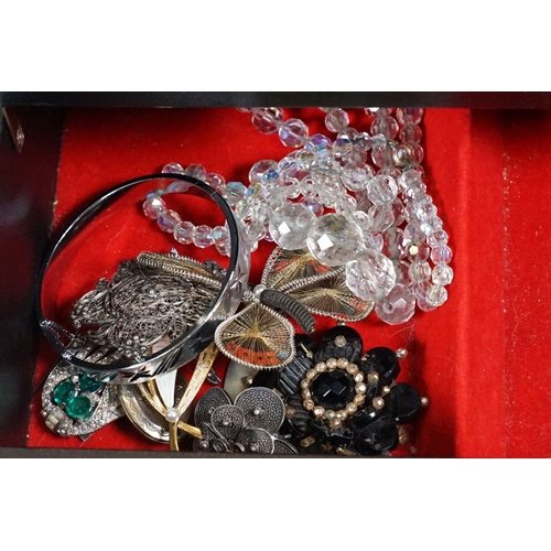 369 - A collection of mainly vintage costume jewellery to include a silver and enamel scarab brooch, bande... 