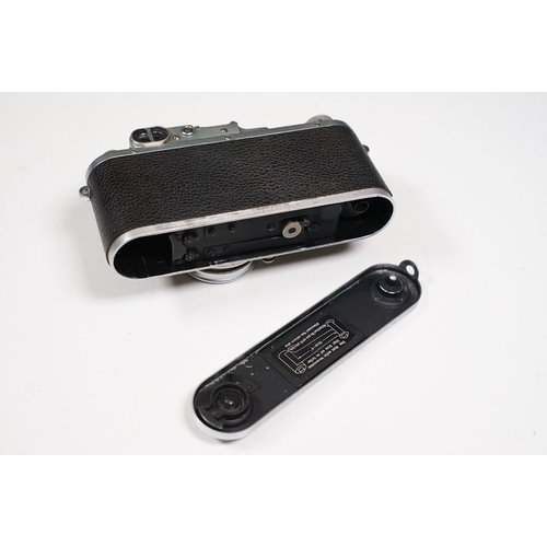 371 - A Leica D.R.P Ernst Leitz Wetzlar 111b rangefinder camera No.326319 with Leitz Wetzlar f=5cm 1:2 len... 