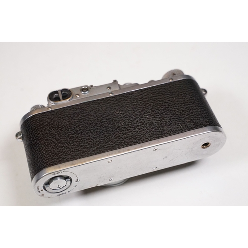 371 - A Leica D.R.P Ernst Leitz Wetzlar 111b rangefinder camera No.326319 with Leitz Wetzlar f=5cm 1:2 len... 