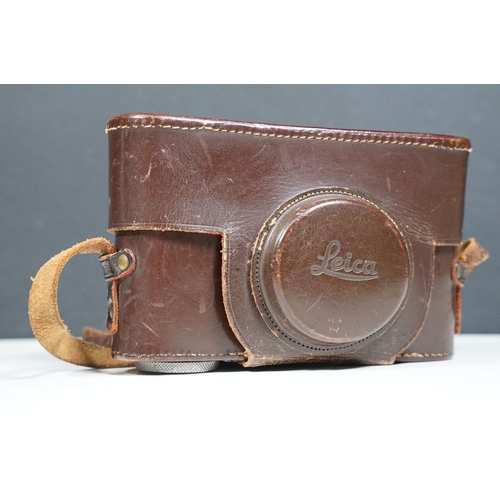 371 - A Leica D.R.P Ernst Leitz Wetzlar 111b rangefinder camera No.326319 with Leitz Wetzlar f=5cm 1:2 len... 