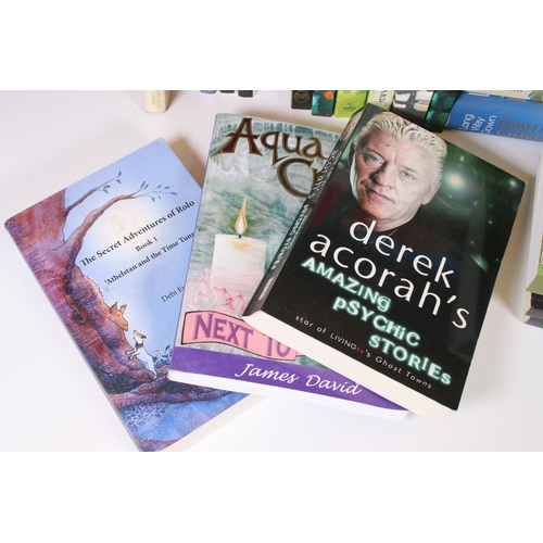 392 - Collection of assorted 20th Century signed books, authors to include Derek Acorah, James David, Davi... 