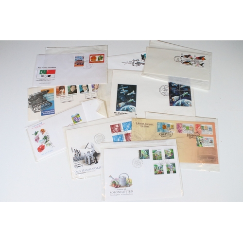 400 - Collection of loose mostly unused world 20th Century stamps to include mostly small sheets, Queen El... 