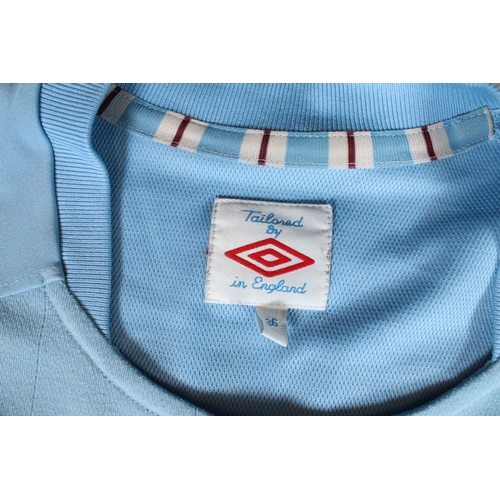 424 - Manchester City 2011 FA Cup winners - Manchester City shirt for the 2011 Final signed by Joe Hart (K... 