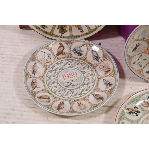 522 - Large collection of Wedgwood collector's plates to include The Wheel of Fortune and annual calendar ... 