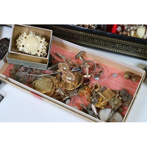 329 - A large collection of mixed vintage costume jewellery to include earrings, rings, necklace and brace... 