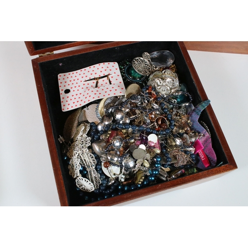 374 - A large collection of contemporary and vintage costume, gold and silver jewellery to include brooche... 