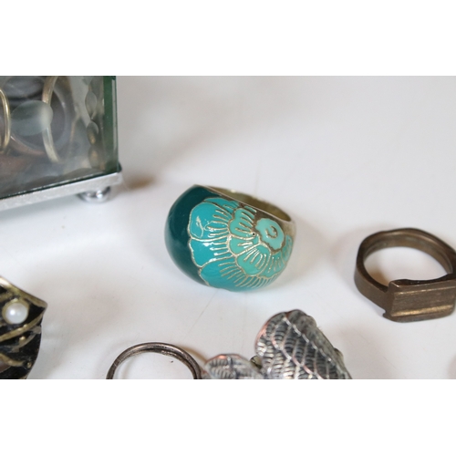 378 - A collection of costume jewellery rings within a glass paneled casket.