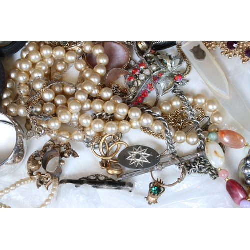 381 - A collection of mainly vintage costume jewellery to include necklaces, rings and brooches together w... 