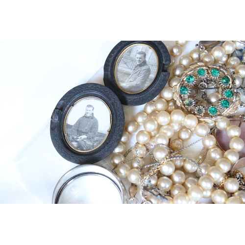 381 - A collection of mainly vintage costume jewellery to include necklaces, rings and brooches together w... 