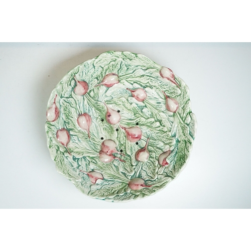 31 - GV Pottery Vintage radish Majolica draining salad bowl, diameter 23.5cm and plate W 26cm D 30cm