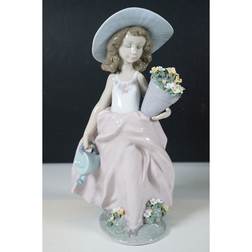 35 - Collection of Lladro figurines to include Alice and rabbit 5740, girl with posey 5604, girl with hat... 