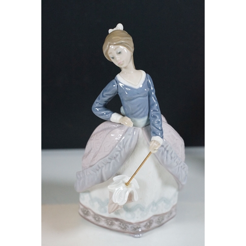 35 - Collection of Lladro figurines to include Alice and rabbit 5740, girl with posey 5604, girl with hat... 