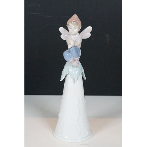 49 - Large collection of Lladro winter themed figurines to include snowman 1438, child with snowballs 816... 