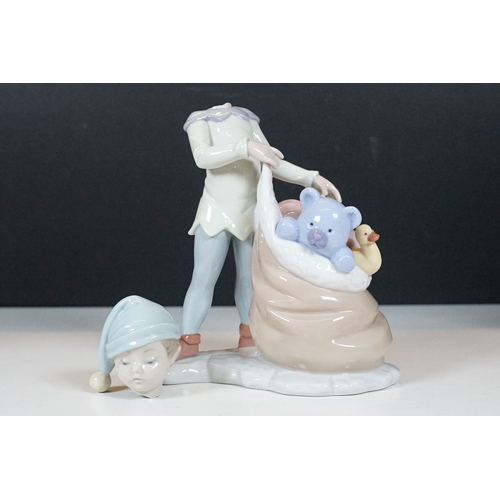 49 - Large collection of Lladro winter themed figurines to include snowman 1438, child with snowballs 816... 