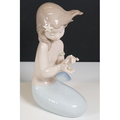 65 - Group of large Lladro figurines to include a mermaid with pearl 1368, Nao girl with pumpkins and gir... 