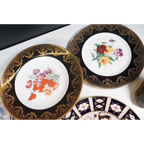 523 - Mixed selection of ceramics to include Royal Crown Derby Imari plate 2451, diameter 26.5cm, Royal co... 