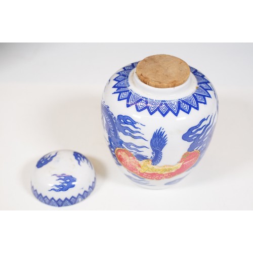 91 - Collection of Chinese ceramics to include a set of five footed bowls in wooden presentation box, blu... 